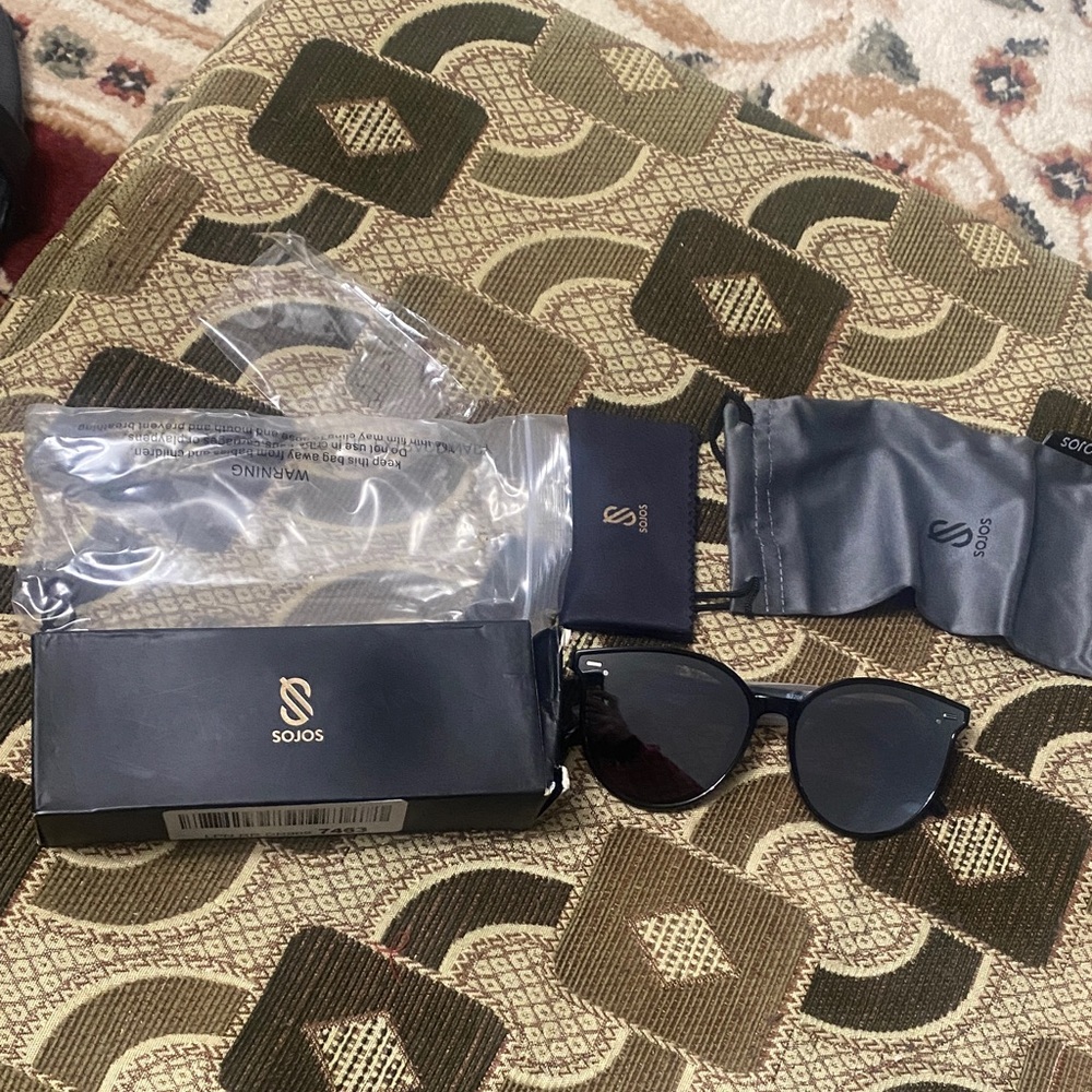SOJOS Classic Round Sunglasses – Silver Frame / Mirrored Lens